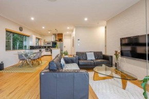 Hidden Escape with Stunning Ocean Views, Surfers Paradise